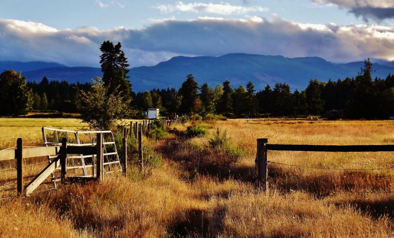 Paradise Acres Ranch Nanoose Bay Exteriör bild